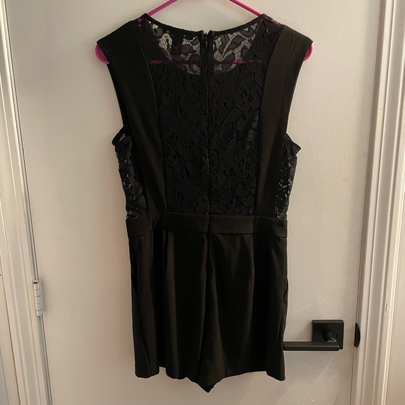 Lace-back Pleated Romper - Picture 2 of 2